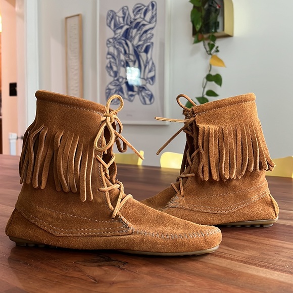 Minnetonka Ankle Hi “Tramper” Brown Suede Fringe Boots, Size 7 - Picture 7 of 10